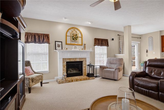 112 Hunter Dr, Cranberry Twp, PA 16066