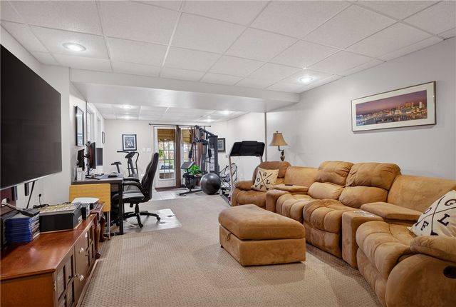 112 Hunter Dr, Cranberry Twp, PA 16066