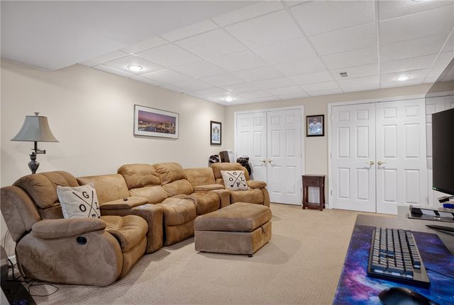 112 Hunter Dr, Cranberry Twp, PA 16066