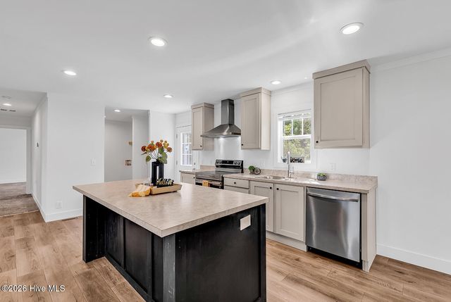 1888 Rolling Green Drive SW, Supply, NC 28462