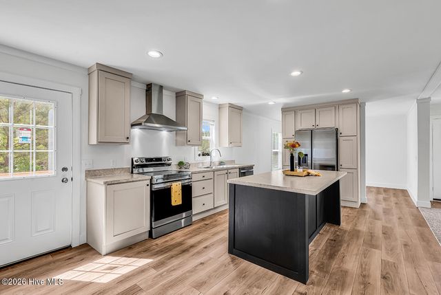 1888 Rolling Green Drive SW, Supply, NC 28462