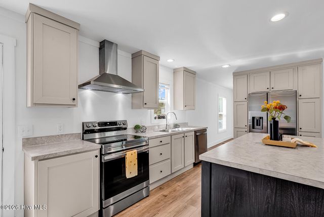 1888 Rolling Green Drive SW, Supply, NC 28462