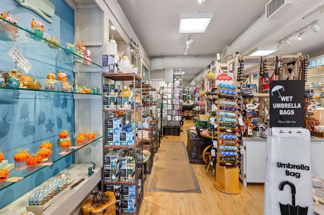 193 Commercial Street, Provincetown, MA 02657