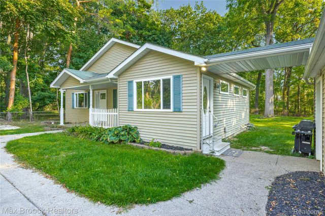 4241 S Shore Street, Waterford Charter Township, MI 48328