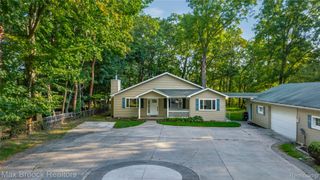 4241 S Shore Street, Waterford Charter Township, MI 48328