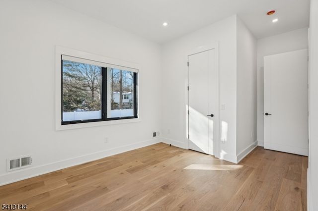 39 Billingsley Dr, Livingston Twp., NJ 07039