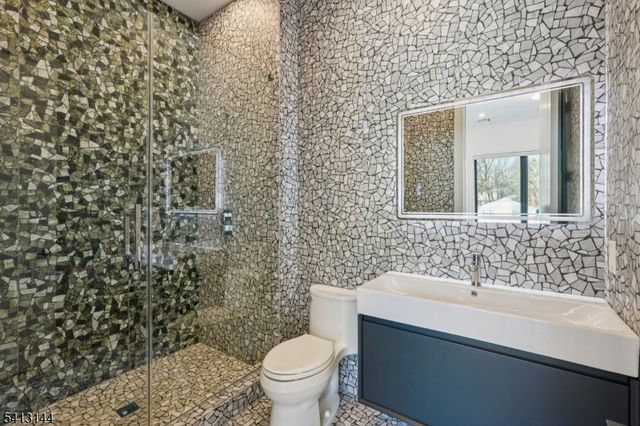 39 Billingsley Dr, Livingston Twp., NJ 07039