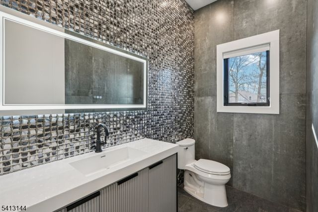 39 Billingsley Dr, Livingston Twp., NJ 07039