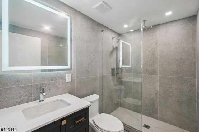 39 Billingsley Dr, Livingston Twp., NJ 07039