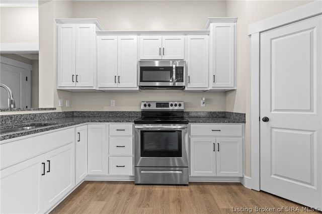 5245 Tallahala Street, Sellersburg, IN 47172