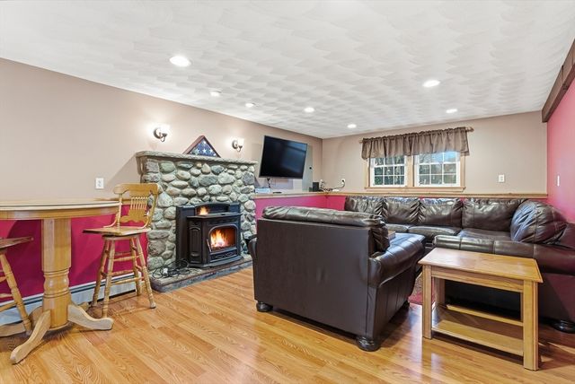 20 Jennifer Ln, Peabody, MA 01960