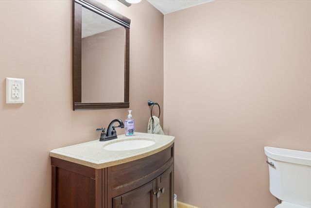 20 Jennifer Ln, Peabody, MA 01960