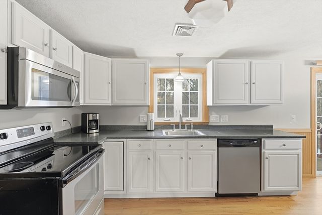 20 Jennifer Ln, Peabody, MA 01960