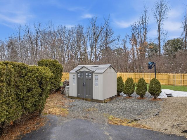 20 Jennifer Ln, Peabody, MA 01960