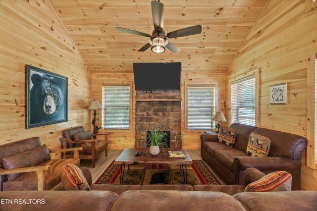 2395 Alpine Village Way, Sevierville, TN 37863