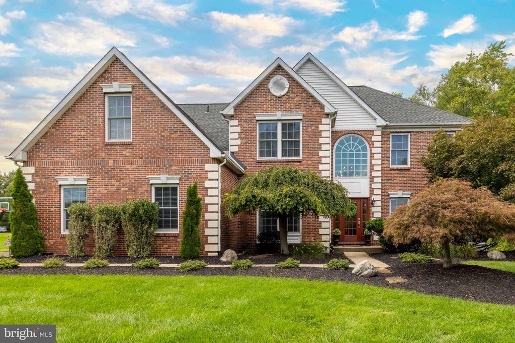 100 CHESTER CIR, NORTH WALES, PA 19454 — exterior