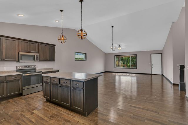 2112 4th Street N, Sartell, MN 56377