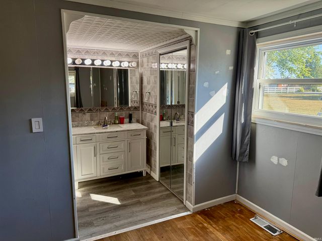 204 W Trenton Street, Sharpsville, IN 46068