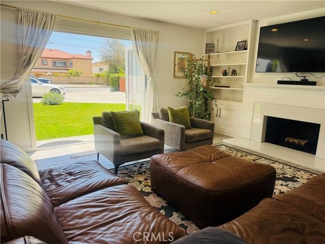 18861 Fairhaven, Santa Ana, CA 92705