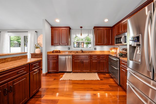 20 Cimmarron Drive, Nashua, NH 03062