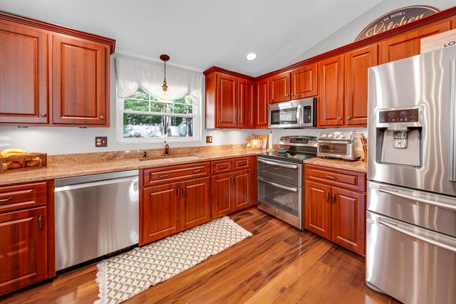 20 Cimmarron Drive, Nashua, NH 03062