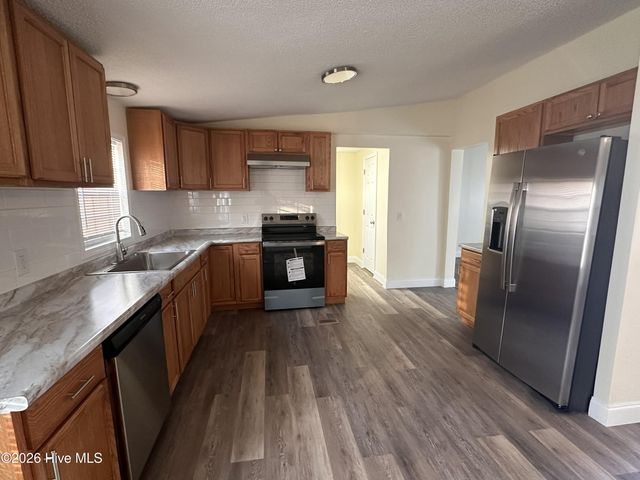 542 Red Oak Farm Road, Tar Heel, NC 28392