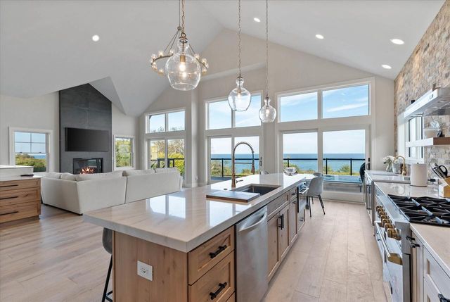 1082 Seanma Wynd, Port Washington, WI 53074