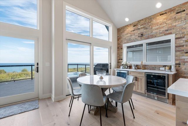 1082 Seanma Wynd, Port Washington, WI 53074