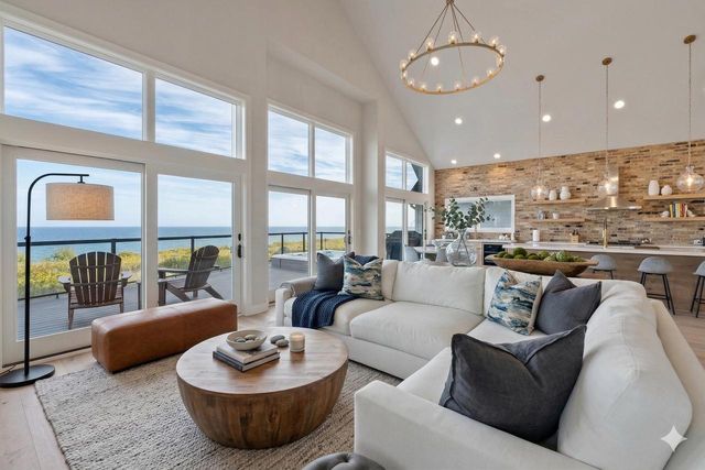 1082 Seanma Wynd, Port Washington, WI 53074