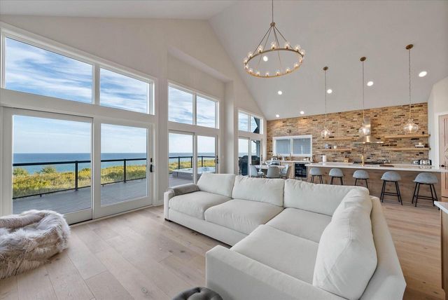 1082 Seanma Wynd, Port Washington, WI 53074