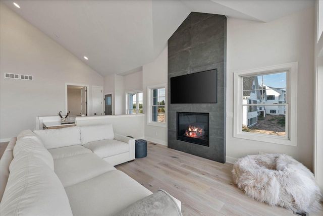 1082 Seanma Wynd, Port Washington, WI 53074