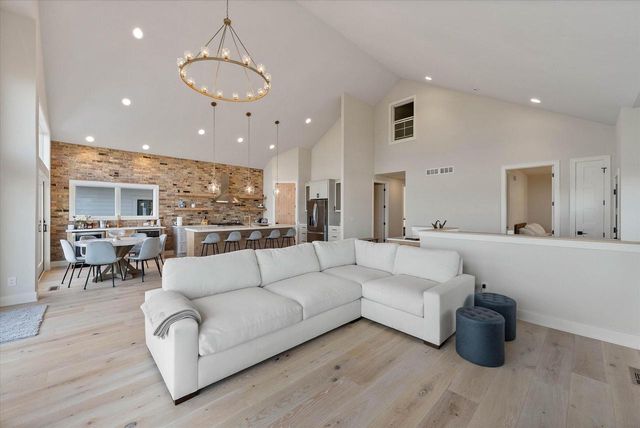 1082 Seanma Wynd, Port Washington, WI 53074