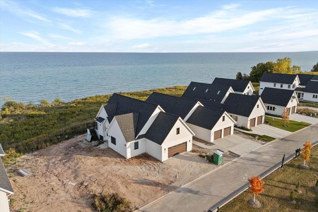 1082 Seanma Wynd, Port Washington, WI 53074