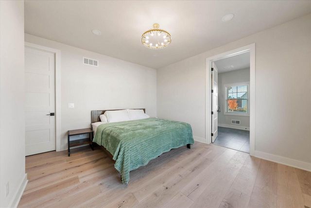 1082 Seanma Wynd, Port Washington, WI 53074