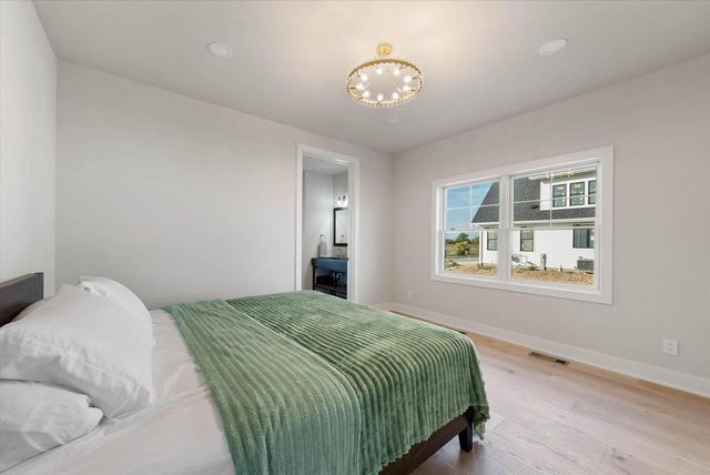 1082 Seanma Wynd, Port Washington, WI 53074