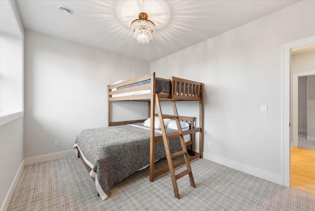 1082 Seanma Wynd, Port Washington, WI 53074