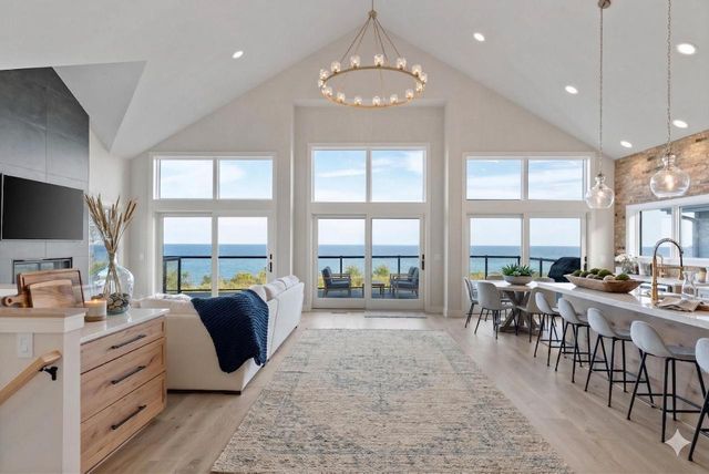 1082 Seanma Wynd, Port Washington, WI 53074