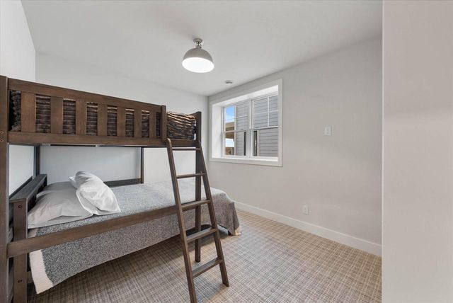 1082 Seanma Wynd, Port Washington, WI 53074