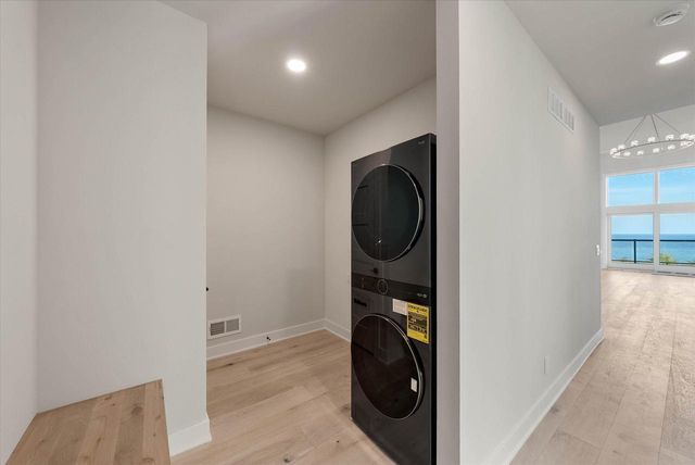 1082 Seanma Wynd, Port Washington, WI 53074