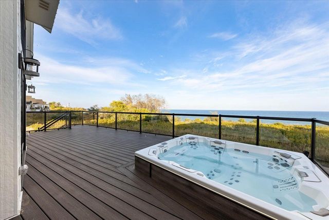 1082 Seanma Wynd, Port Washington, WI 53074