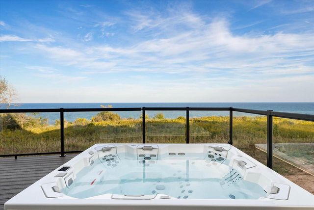 1082 Seanma Wynd, Port Washington, WI 53074