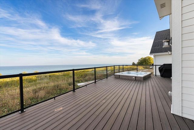 1082 Seanma Wynd, Port Washington, WI 53074