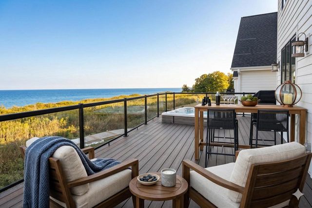 1082 Seanma Wynd, Port Washington, WI 53074