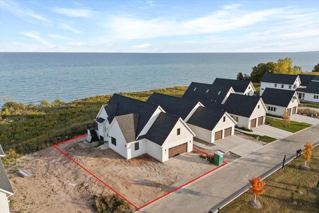 1082 Seanma Wynd, Port Washington, WI 53074