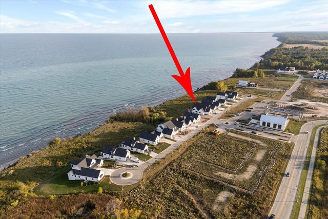 1082 Seanma Wynd, Port Washington, WI 53074