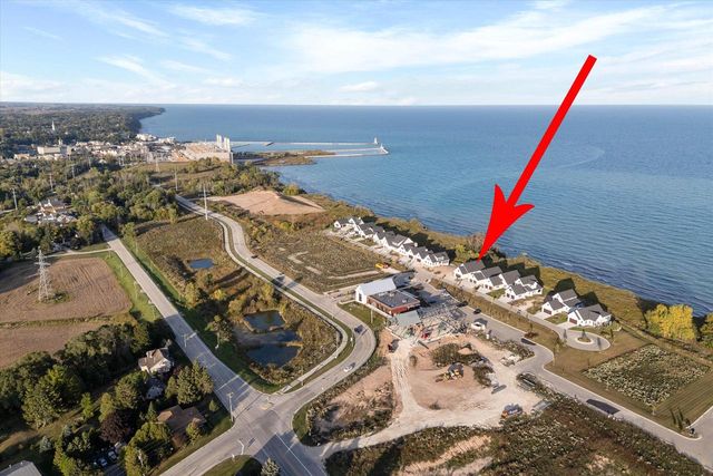 1082 Seanma Wynd, Port Washington, WI 53074