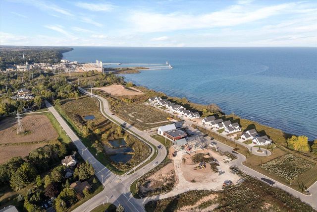 1082 Seanma Wynd, Port Washington, WI 53074