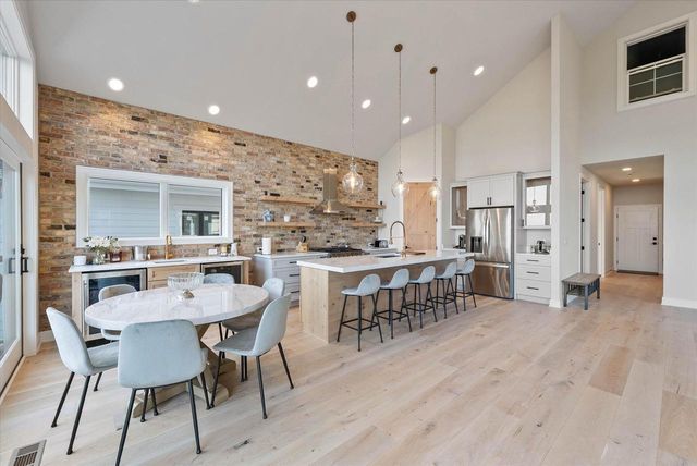 1082 Seanma Wynd, Port Washington, WI 53074