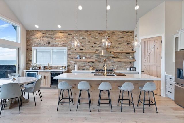 1082 Seanma Wynd, Port Washington, WI 53074