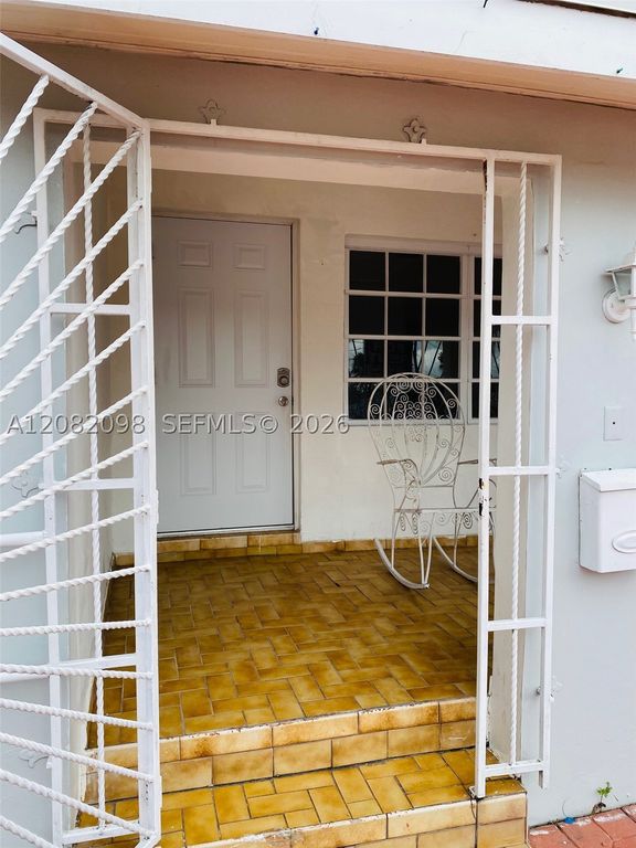3335 SW 26th St 3335, Miami, FL 33133